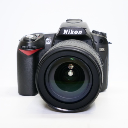 Used Nikon D90 DSLR with 18-105mm lens