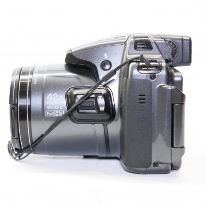 Used Nikon Coolpix P520 bridge camera