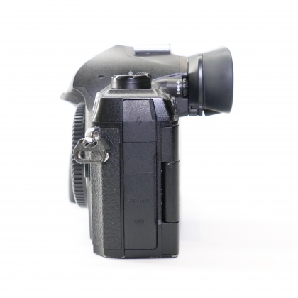 Used Olympus OM-1 Mirrorless camera body Used Olympus OM-1 Mirrorless camera body