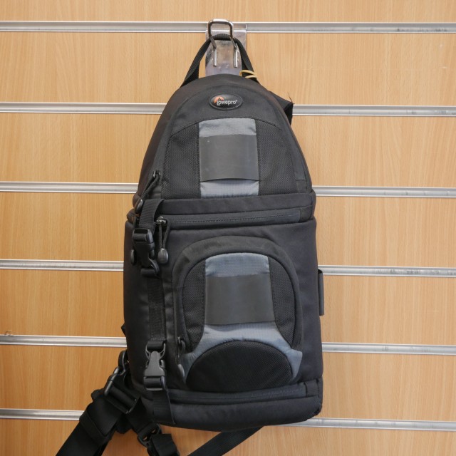Lowepro Used Lowepro Slingshot 100 AW cameras sling case